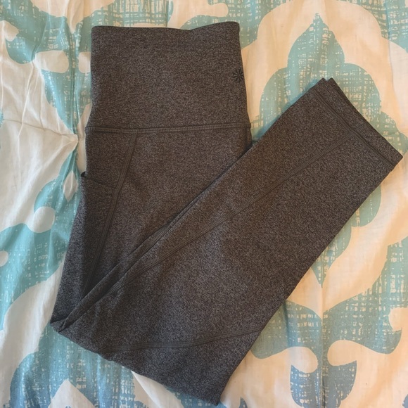 Athleta Stash Pocket Salutation Capri XS - Picture 4 of 7